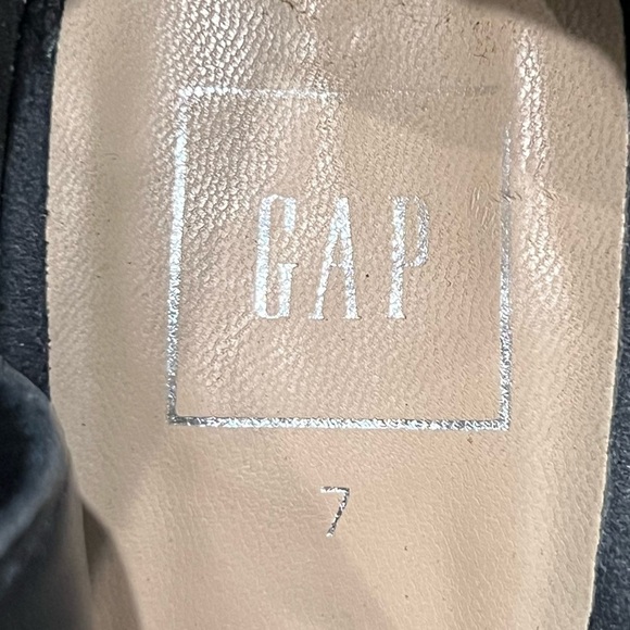 GAP Black Suede Peep Toe Ankle Strap Block Heel Sandals Size 7 Women's - Picture 2 of 9